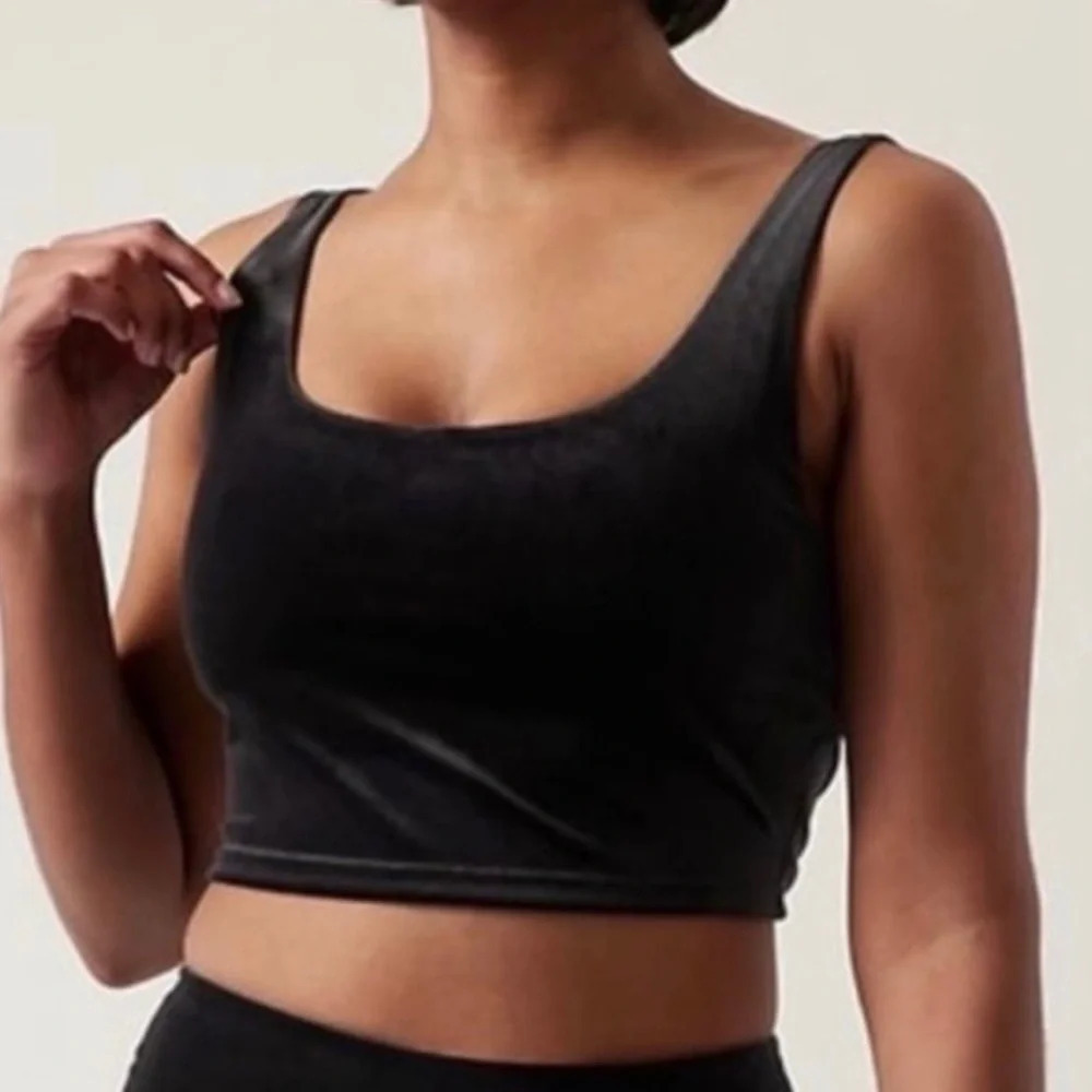 Athleta Velvet Cut Out Crop Black Top A-C‎ Sleeveless